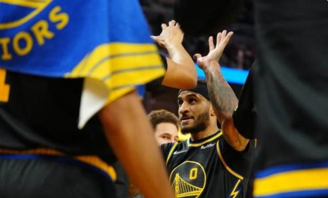 开云入口-火线复出再立奇功！小佩顿出场顺序已超乔丹·普尔