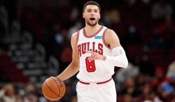 开云官方-今夏静静等待顶薪续约 拉文将谨慎对待膝盖伤病