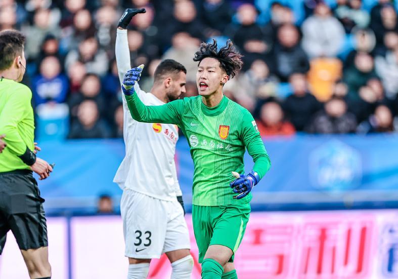 开云中国-铜梁龙飘了？虎口夺分后 一张海报令球迷从感动到心寒只用72小时